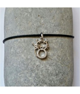 Bracelet chaton en argent sur cordon