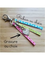 Porte clé coeur acier gravé et 3 rubans