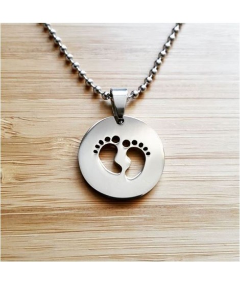 Collier médaille pieds de bébé acier