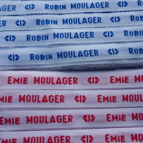 40 étiquettes Tissées à Coudre - Nom Personnalisé Texte Rouge Sur Fond Blanc - Pour Marquage Vêtements - 3